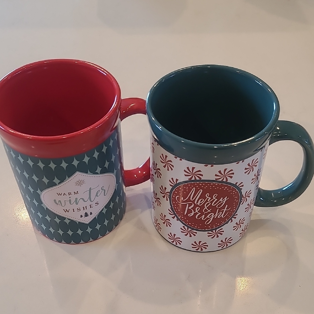 NEW! DesignPac Festive Holiday Mug Set - Red and Green